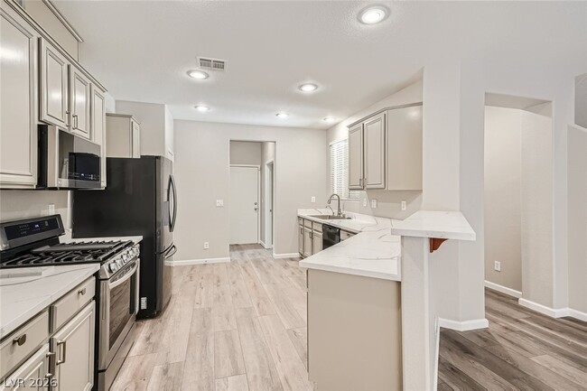 Building Photo - 25 Red Oak Canyon St
