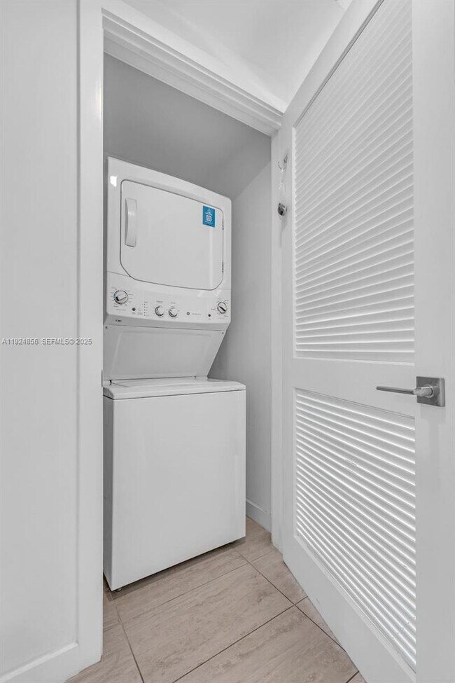 Building Photo - 3900 Biscayne Blvd