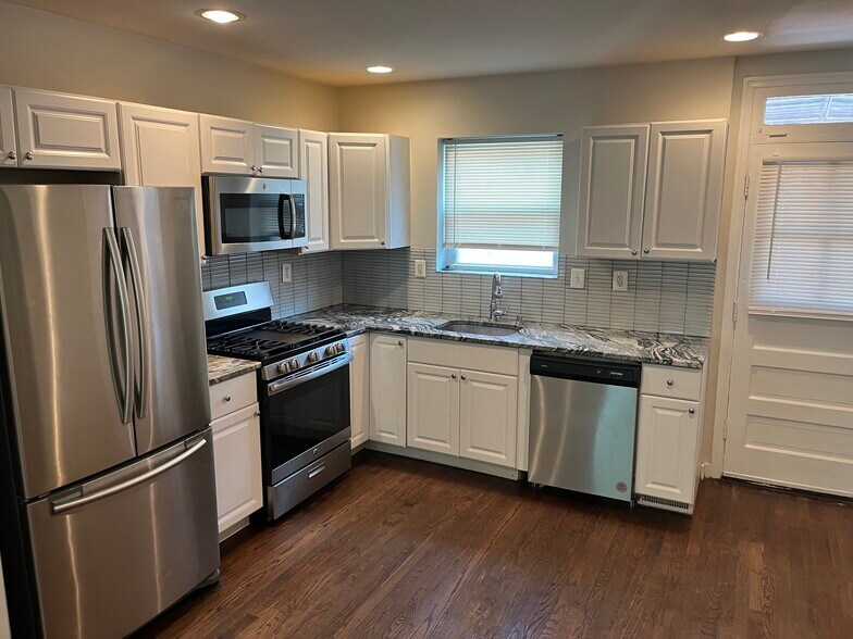Kitchen - 3108 M Pl SE