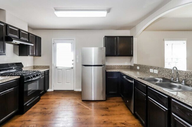 Building Photo - 18707 N Lyford Dr