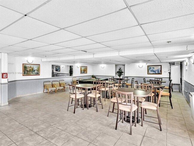 Building Photo - 250 181 Dr