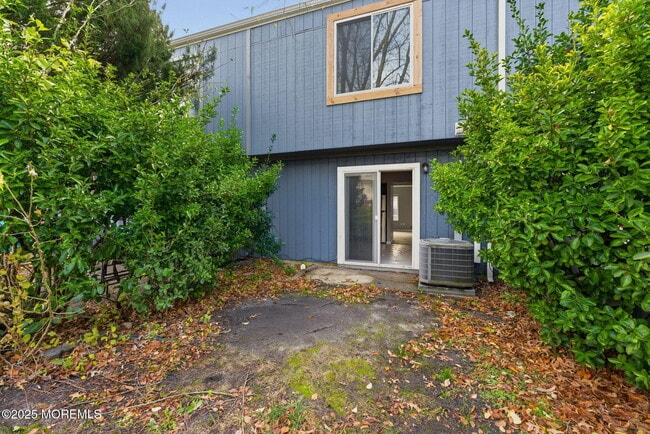 Building Photo - 105 Creek Rd