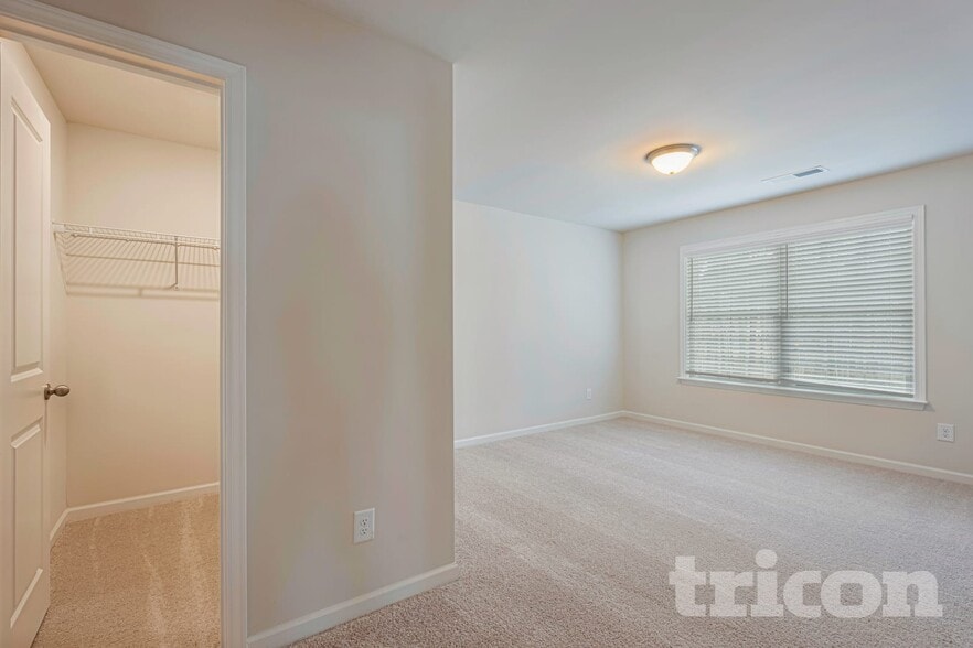 Building Photo - 424 Curlin Ct