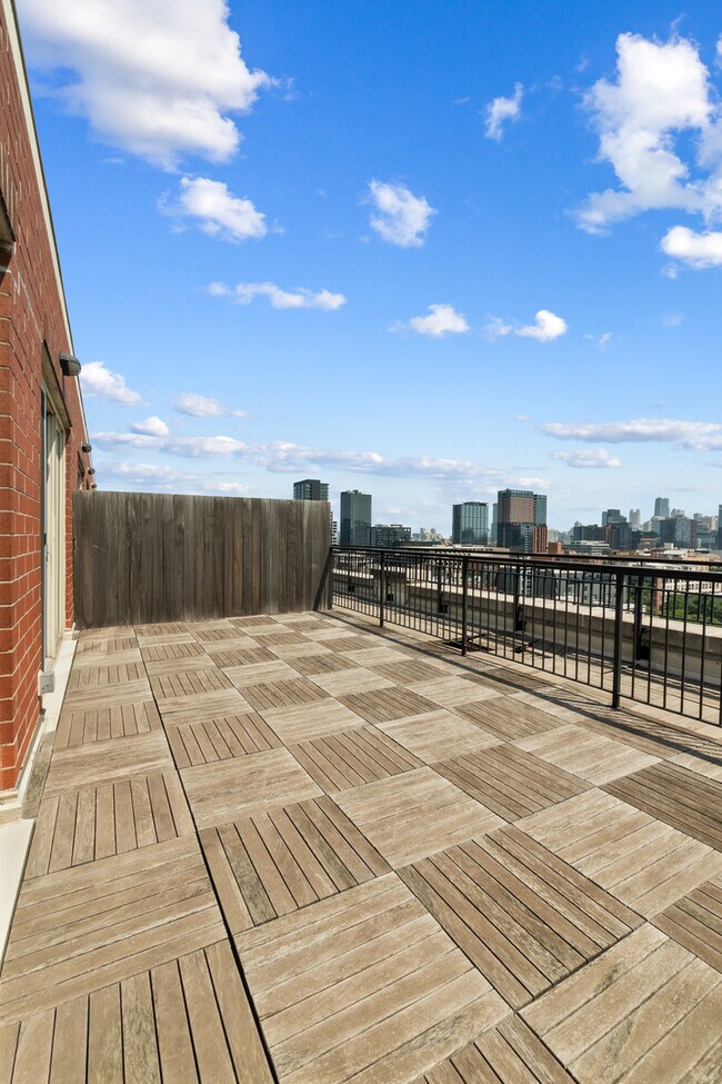 Building Photo - 6 S Laflin St