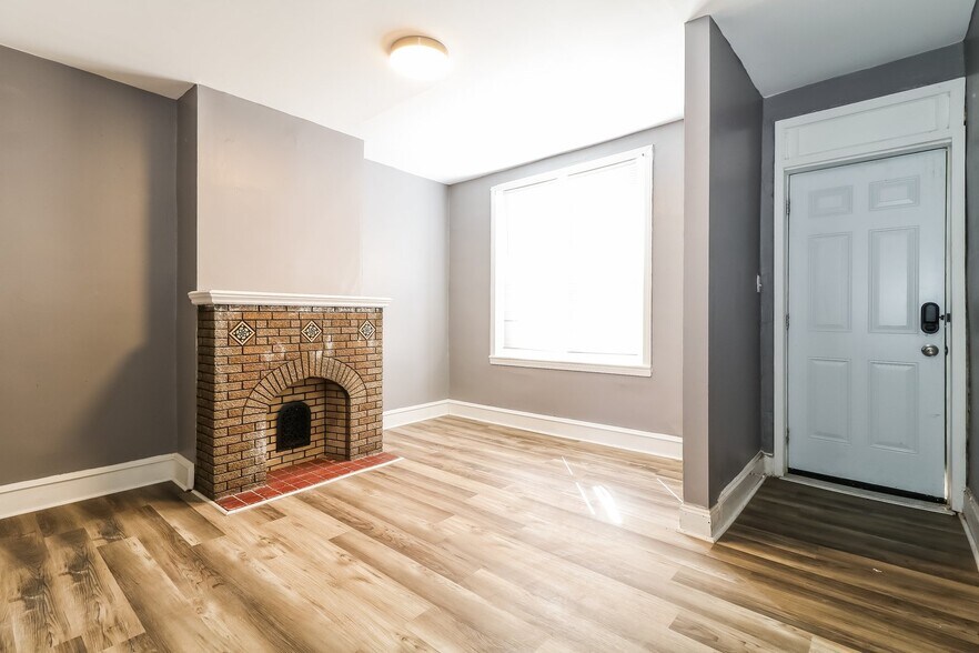 Building Photo - 1345 N Myrtlewood St