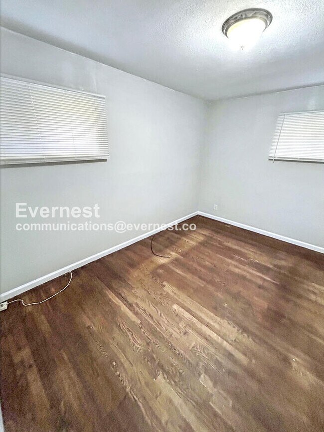 Building Photo - 5672 Parchester Dr