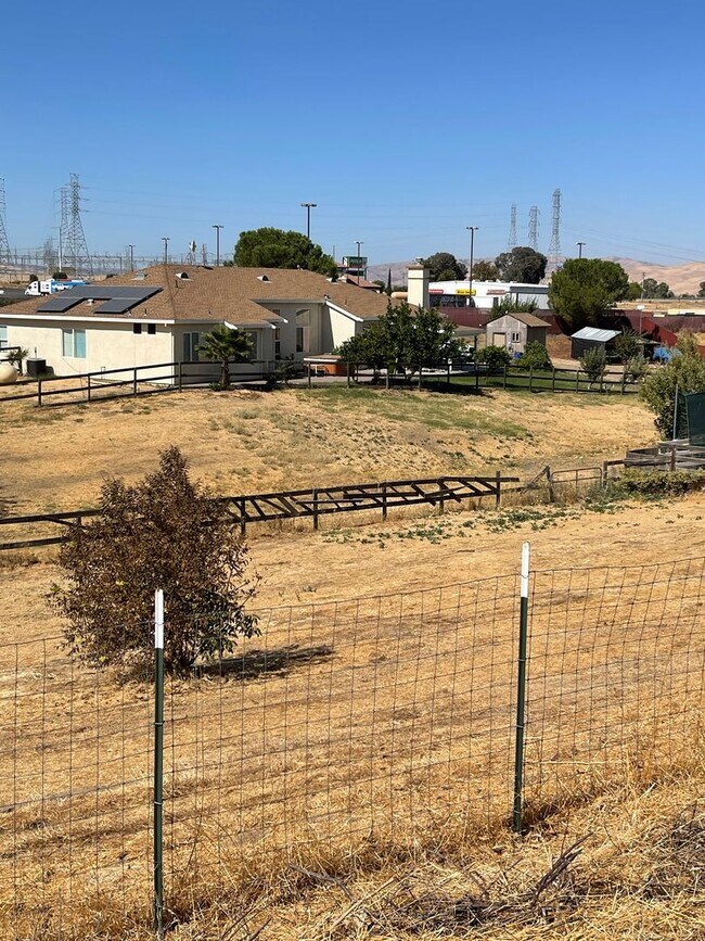 Building Photo - 5-Bedroom, 3-Bathroom Home for Rent on 1-A...