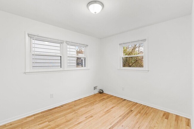 Building Photo - 14 Olean Ave