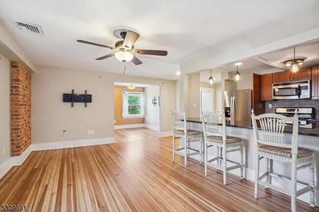 Building Photo - 184 Bellevue Ave
