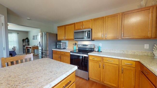 Building Photo - 817 Saybrook Falls Dr
