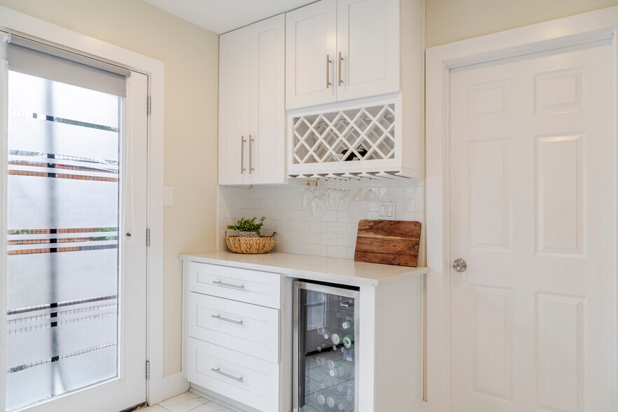 Building Photo - 6410 Chimney Creek Cir
