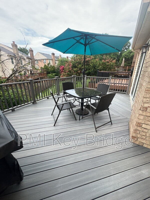 Building Photo - 7427 Salford Ct
