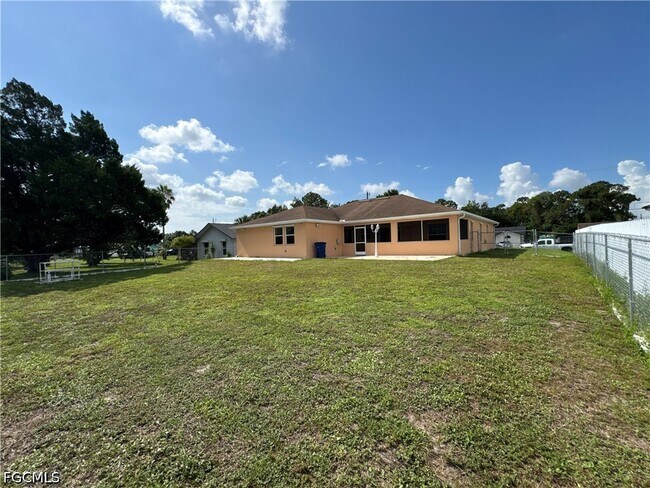 Building Photo - 4914 7th St W