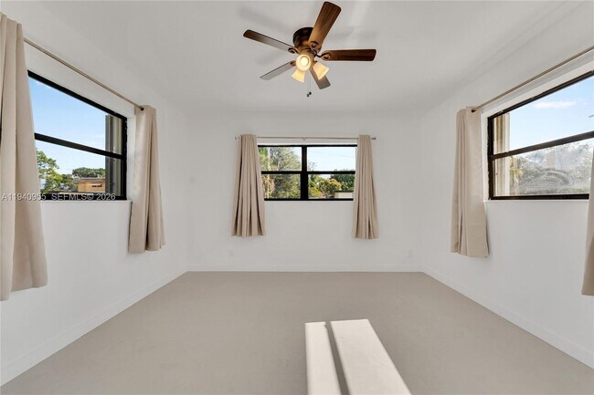 Building Photo - 600 SW 8th St