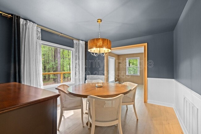 Building Photo - 5105 Pine Dr