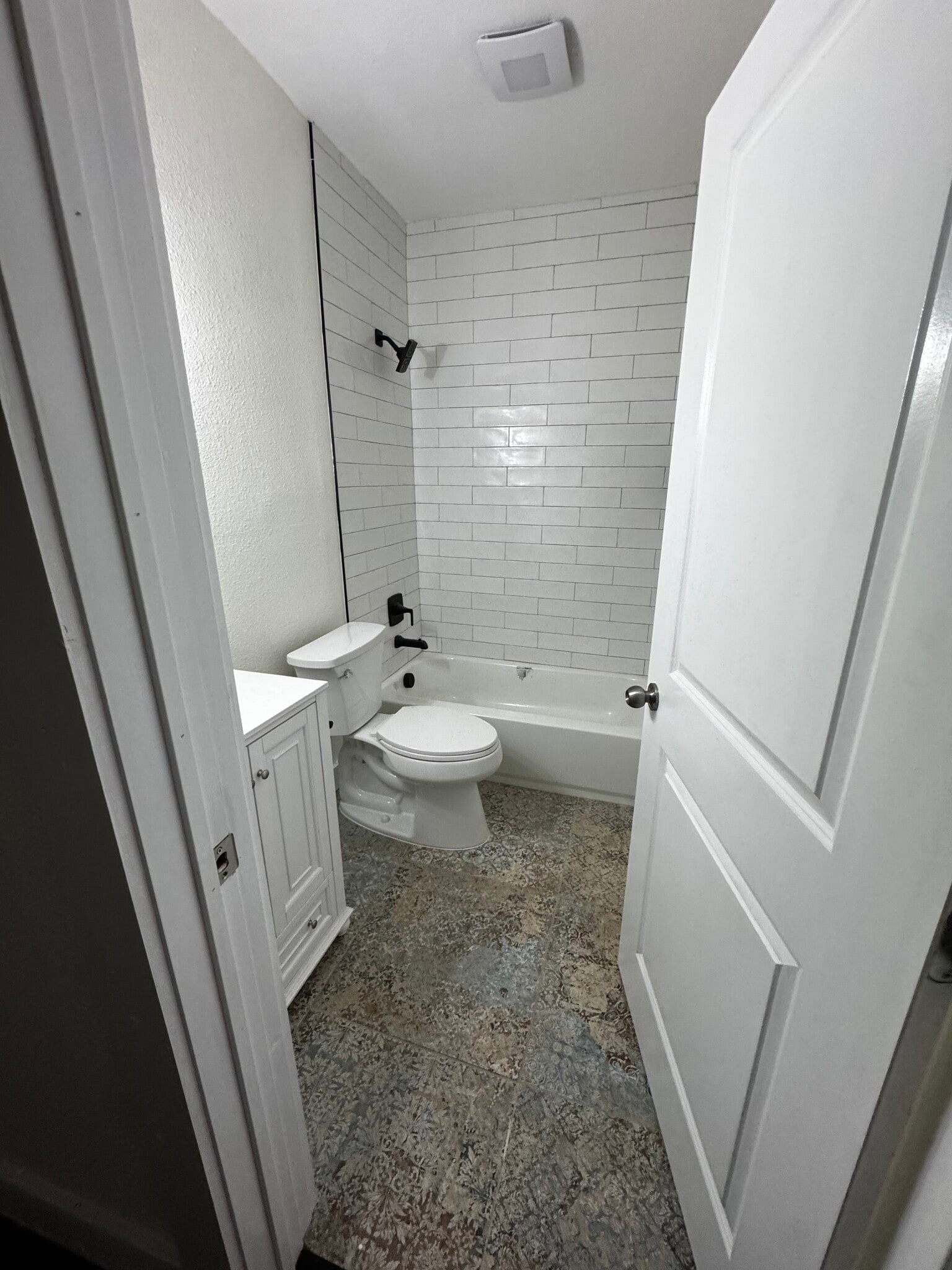 Building Photo - 111 N Winnetka Ave