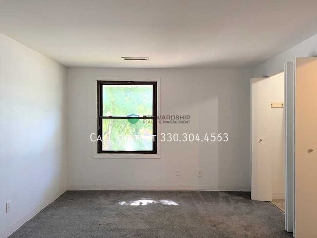 Building Photo - 376 Oak Mnr Ave NE