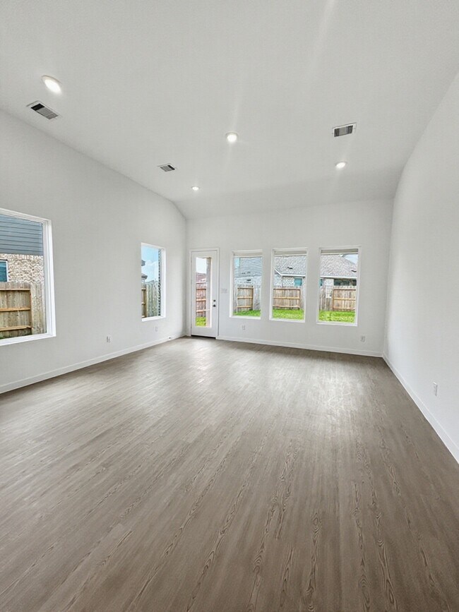 Building Photo - 26915 Nightingale Songs Dr