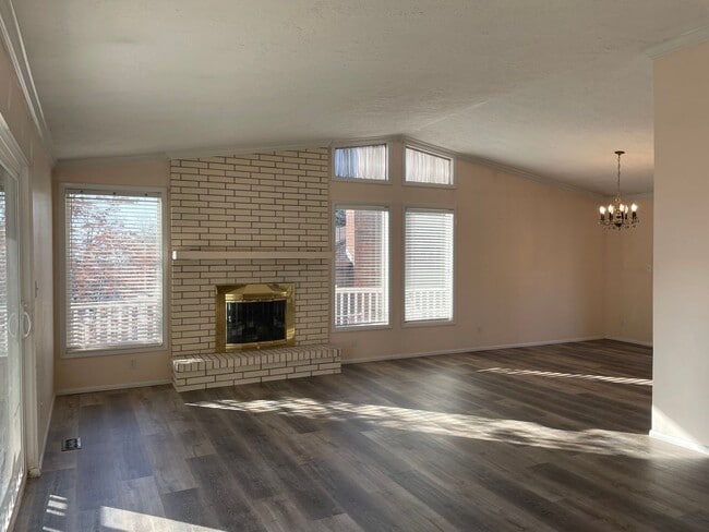 Building Photo - Spacious House on the Northeast Bench in Orem