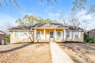 Building Photo - 330 38th Ave NE