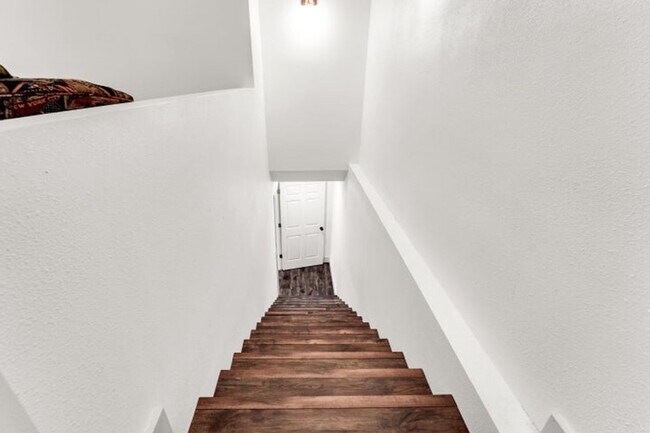 Building Photo - NIXA-5 Bed, 3 bath REMODELED Home | Walkout BASEMENT | Neighborhood Park | Fenced Yard | PETS Wel...