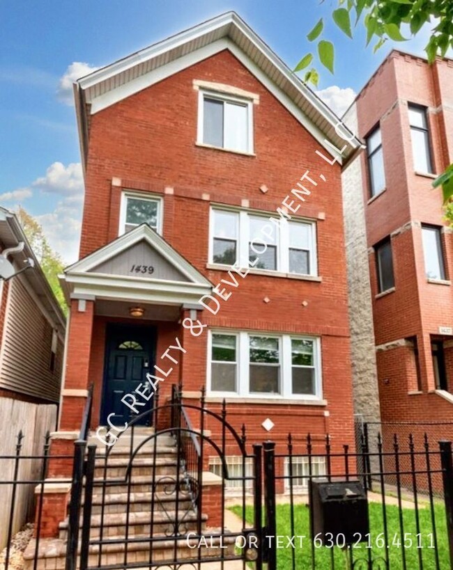 Primary Photo - 1439 N Artesian Ave