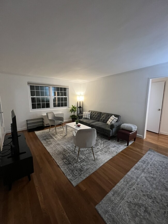Primary Photo - 2053 N Woodstock St