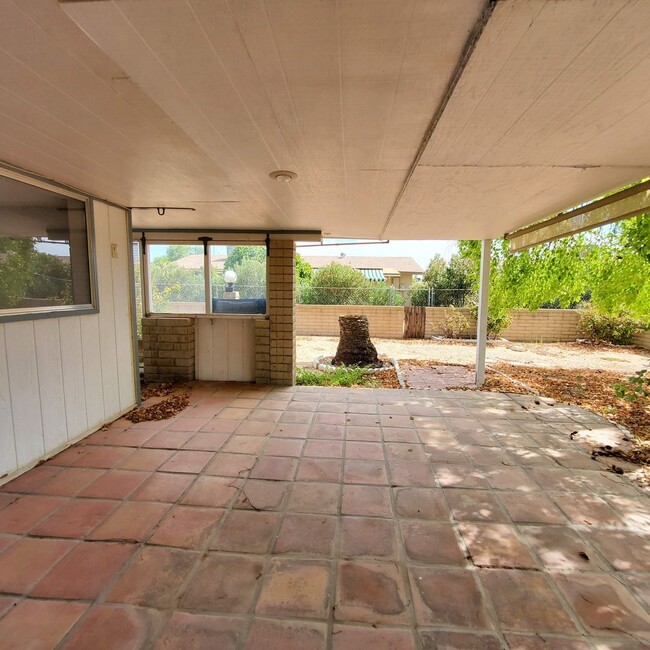 Building Photo - ***MOVE IN SPECIAL***2 BEDROOM HOME WITH T...