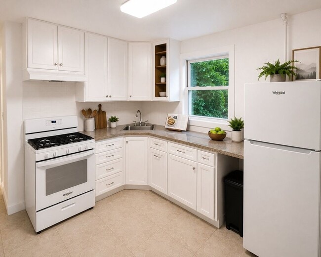 Building Photo - 63 Elm St