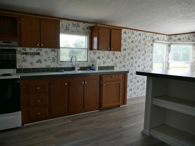 Building Photo - Adorable mobile home in Quitman