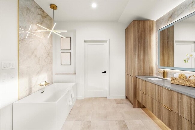 Building Photo - 620 Bermuda St