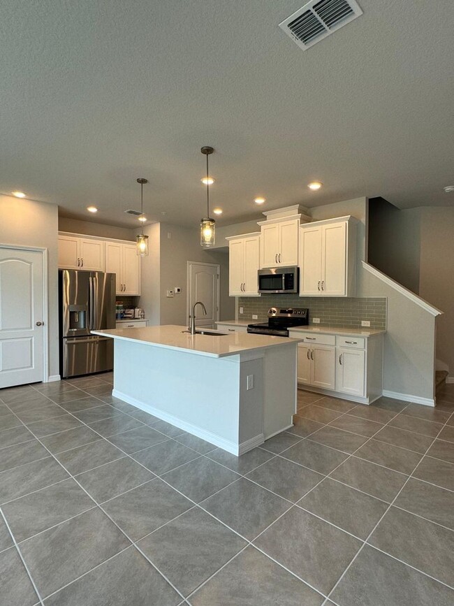 Building Photo - BRAND NEW TOWNHOUSE  3 BEDROOM 2.5 BATHROO...