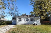 Building Photo - 2 Bedroom