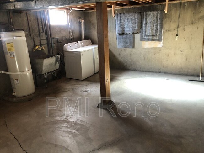 Building Photo - 2780 Lakeside Dr