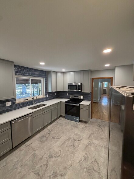 Building Photo - 1025 Estes St