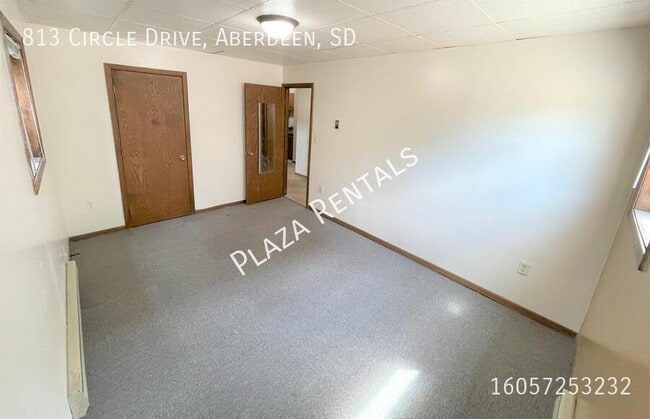 Building Photo - 505 S Washington St