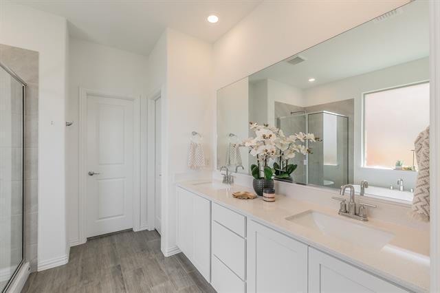 Building Photo - 2549 Birchcrest Dr