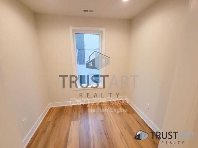 Building Photo - 3150 Parkview Walk