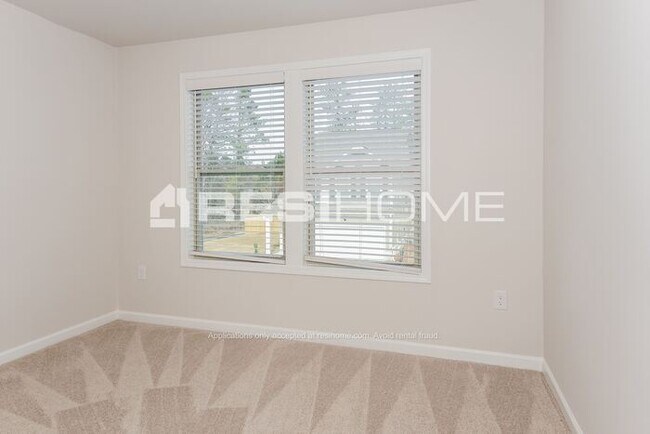 Building Photo - Newly Built Home! Receive one month FREE r...