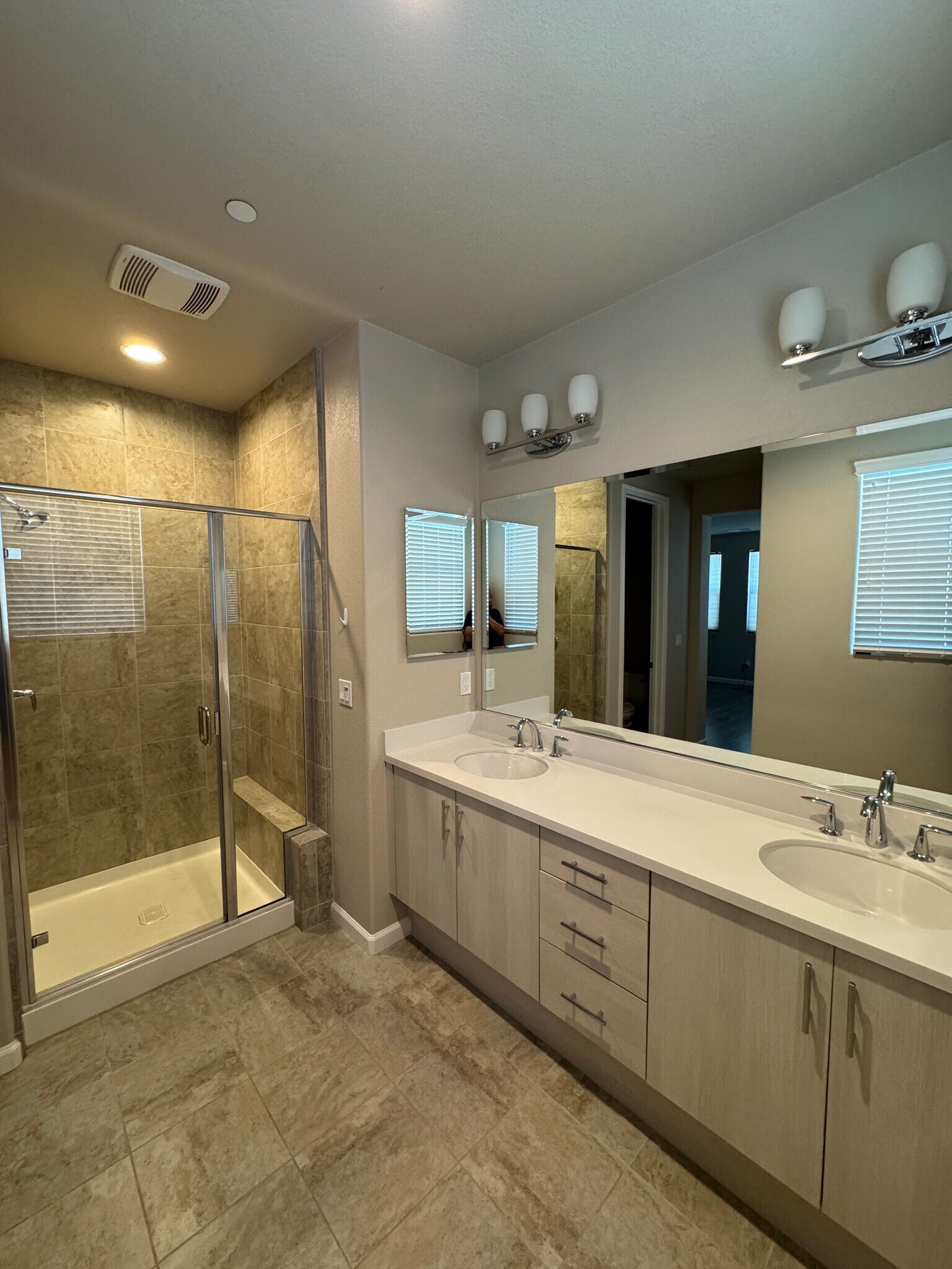 main bathroom - 532 Aspen Pl