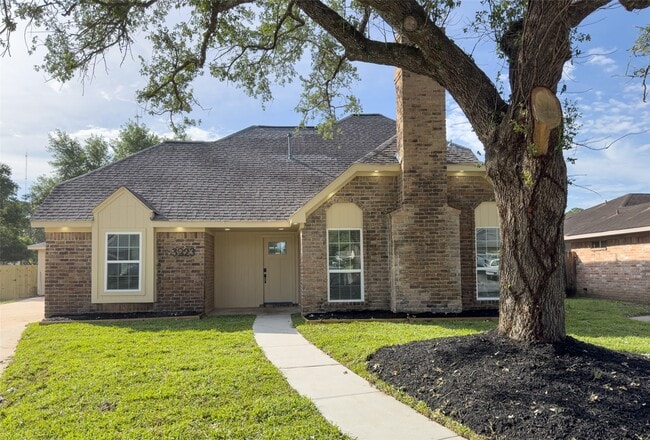 Building Photo - 3223 Cherry Hills Dr