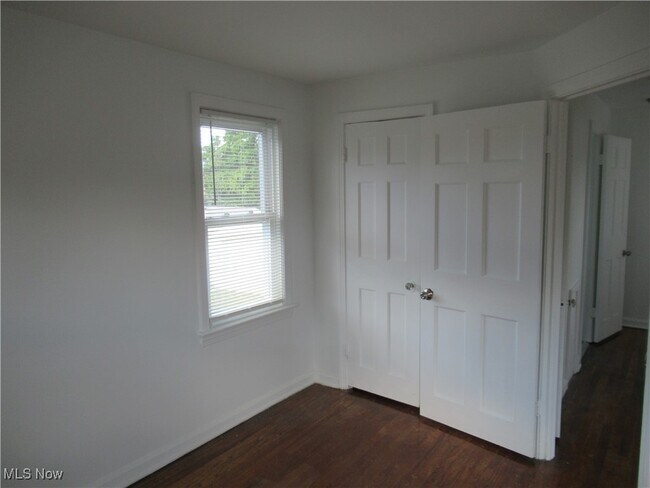 Building Photo - 39 Eldred Ave