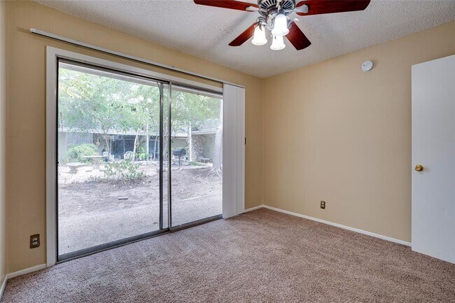 Building Photo - 500 E Riverside Dr