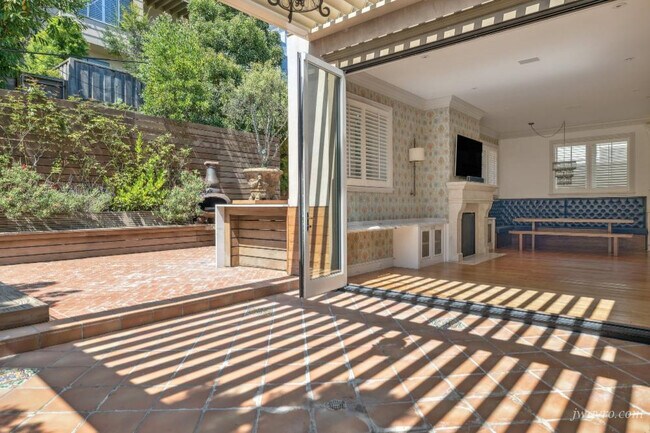 Building Photo - 365 Pacheco St