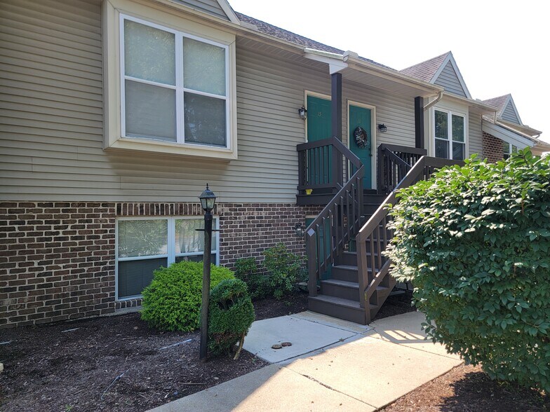 Building Photo - 15 Westpointe Dr