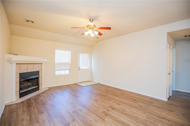 Building Photo - 610 Maplewood Dr