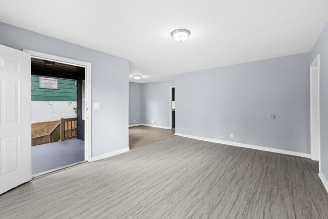 Building Photo - Beautifully Renovated 3 Bedroom 2 Bath Home
