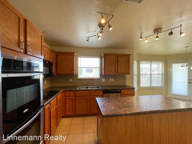 Building Photo - 3 br, 2.5 bath House - 4208 Cessnock Drive