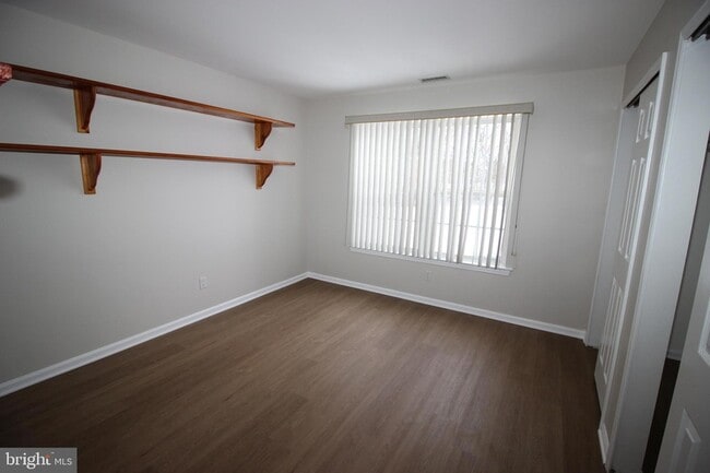 Building Photo - 1004 Julian Dr W