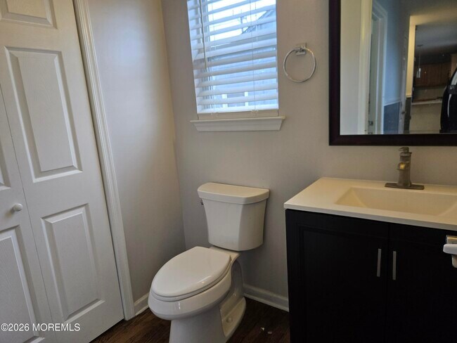 Building Photo - 18 4th Ave